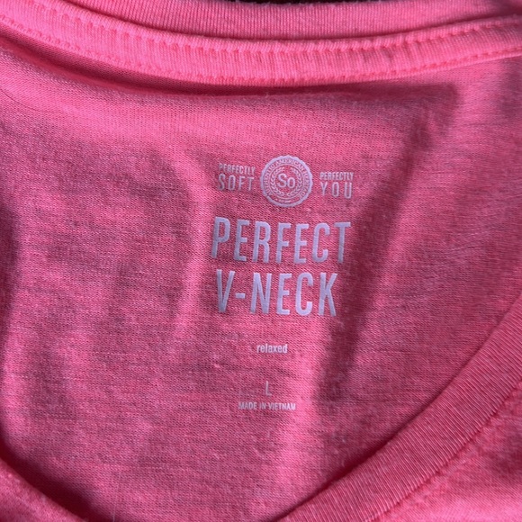 V neck bright pink coloring - Picture 4 of 4